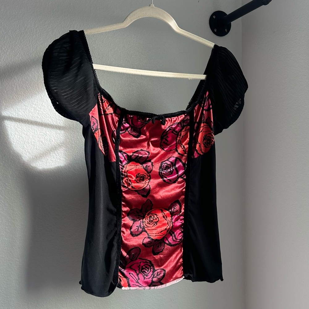 Floral short puff sleeve blouse